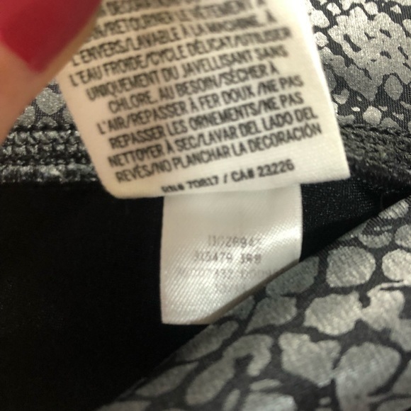 PINK Victoria’s Secret Women’s Black Knockout Tight Snakeskin Print Leggings - Picture 7 of 13